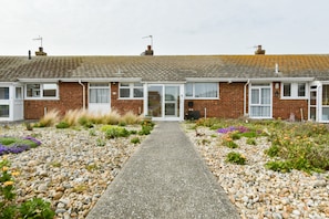 A row of terraced houses with a paved pathway leading to the entrance. - Amazing Beachside 2Bd Family Home With Garden (Margate)