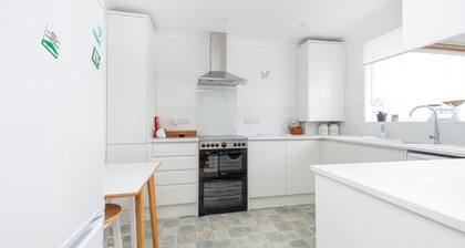 Amazing Beachside 2Bd Family Home With Garden