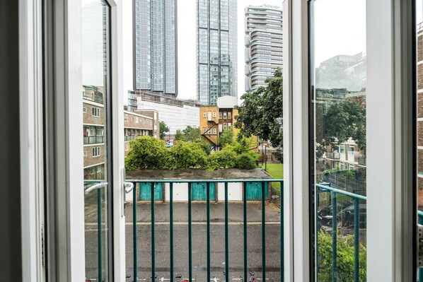 อพาร์ทเมนท์ | ระเบียง