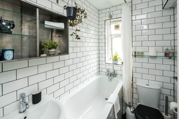 Apartment | Badezimmer | Badewanne