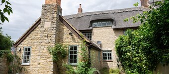 Beautiful 3Bd Thatched Stone Cottage Kettering
