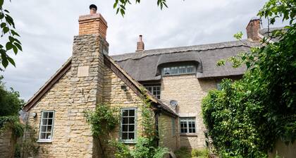 Beautiful 3Bd Thatched Stone Cottage Kettering