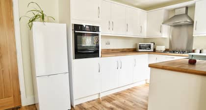 3Bd Gem In The Heart Of Barnetby Le Wold