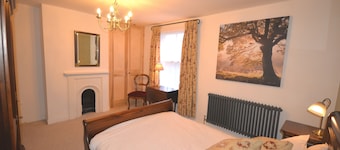 Delightful Cottage In Sandwich - One Bedroom