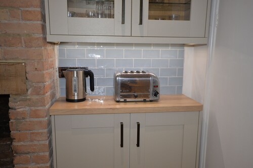 Delightful Cottage In Sandwich - One Bedroom