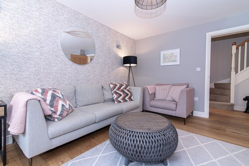 Elegant Ludlow Haven: 4Bed Ultimate Tranquility