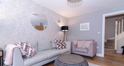 Elegant Ludlow Haven: 4Bed Ultimate Tranquility