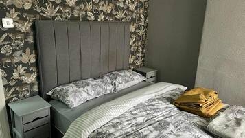 Apartment | Iron/ironing board