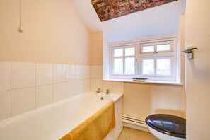 House | Bathroom - Charming Hilltop Cottage With Panoramic Views (Alton)