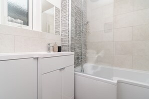 Apartment | Bathroom