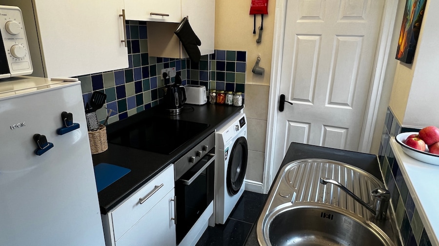 RobinâS Hollow: 2Bd Home Near Wrexham Afc