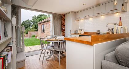 Maple Barn: Lux Rural Retreat Near Norfolk Coast