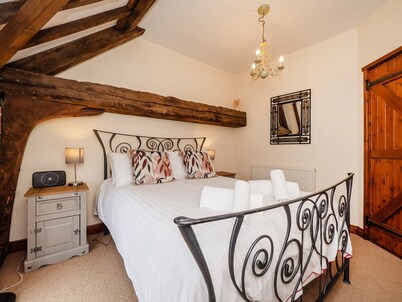 Maple Barn: Lux Rural Retreat Near Norfolk Coast