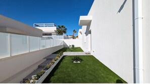 Property grounds - Luxury villa with heated pool (Torremendo)