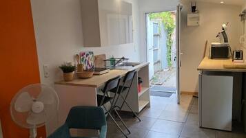 Fridge, microwave, coffee/tea maker, toaster