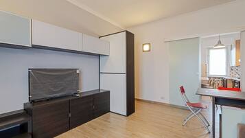 Apartment (1 Bedroom) | Living area | 33-inch TV with cable channels