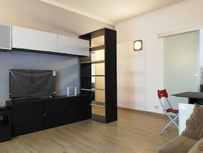 Apartment (1 Bedroom) | Living area | 33-inch TV with cable channels
