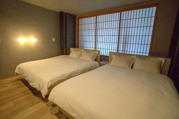 Family Condo, 2 Queen Beds, Non Smoking | Free WiFi, bed sheets