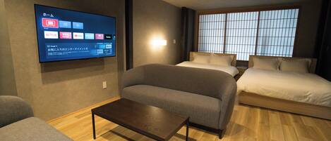 Family Condo, 2 Queen Beds, Non Smoking | Free WiFi, bed sheets