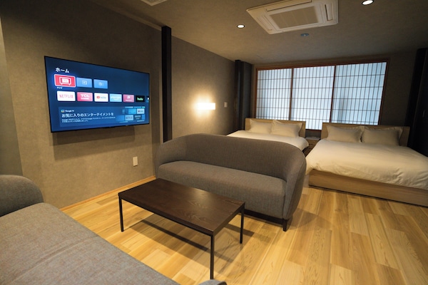 Family Condo, 2 Queen Beds, Non Smoking | Free WiFi, bed sheets