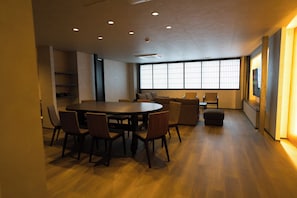 Deluxe Condo, 2 Bedrooms, Non Smoking | Living area