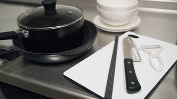 Lemari es, microwave, dan lemari pembeku