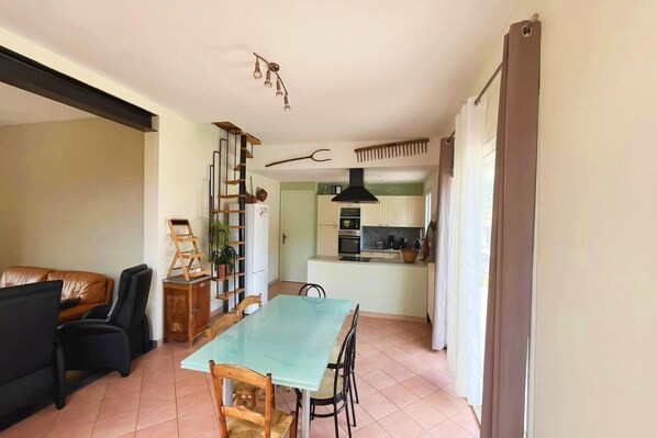 Interior - Villa in St Denis with Pool & Pyrenees View (Saint-Denis)