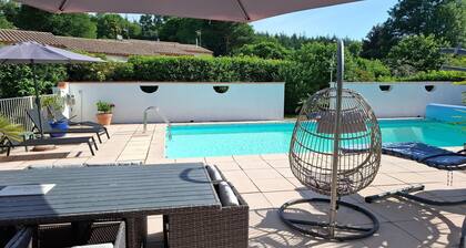 Villa in St Denis with Pool & Pyrenees View