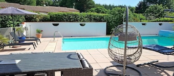 Villa i St Denis med pool og udsigt over Pyrenæerne