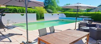 Villa in St Denis with Pool & Pyrenees View