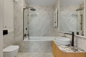 Apartamento superior | Ferros/tábuas de passar roupa, Wi-Fi de cortesia