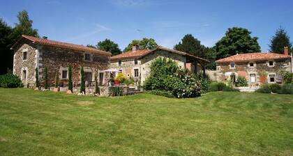 La Taupinière - Elegant Cottage in a Beautiful Garden - Swimming Pool - Tennis
