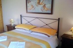 6 bedrooms, iron/ironing board, free WiFi - Rustic country house with a view of Lake Bolsena (Bolsena (VT))