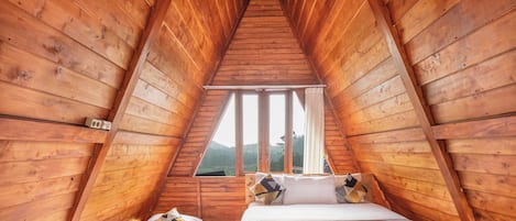 Family Cabin, Mountain View | Desk, laptop workspace, free WiFi