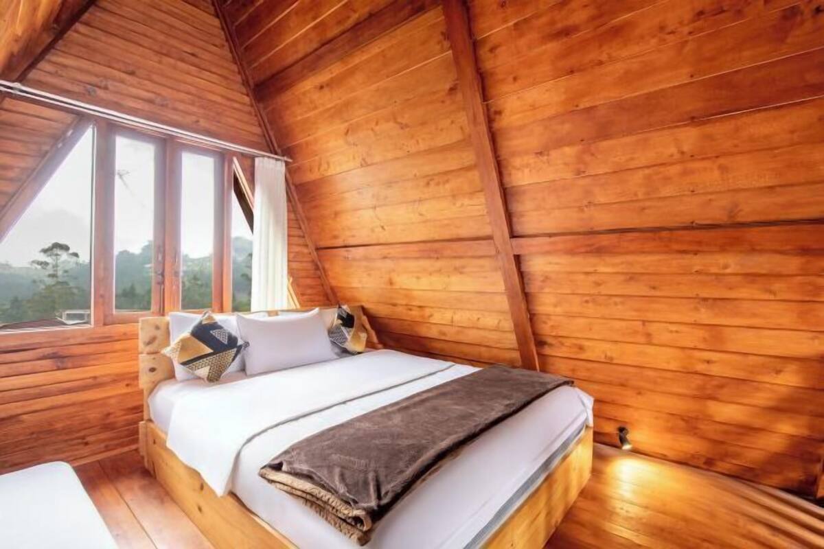 Desk, laptop workspace, free WiFi