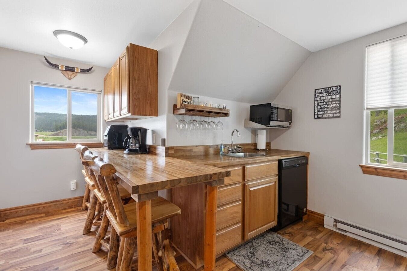 Coffee/tea maker, microwave, dishwasher, dining tables