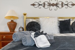 Bureau, fer et planche à repasser, Wi-Fi, draps fournis