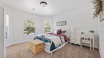 办公桌、熨斗/熨衣板、WiFi、床单