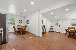 Interior - The White House of Spearfish (Spearfish)