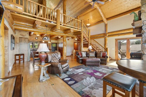 Golf Course, Sleeps 12, Garage