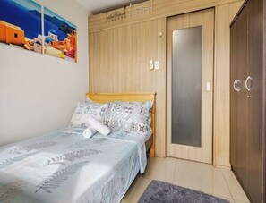 1 bedroom, iron/ironing board, Internet, bed sheets