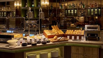 Morgenmadsbuffet hver dag (300000 VND pr. person)