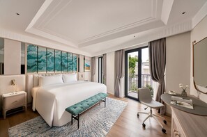 Executive Suite, Balcony, City View | Minibar, in-room safe, desk, laptop workspace