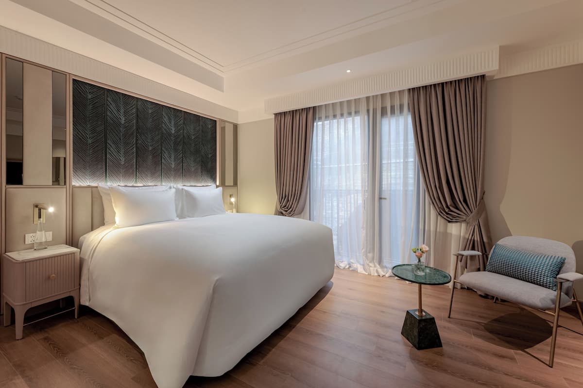 Executive Double or Twin Room | Minibar, in-room safe, desk, laptop workspace