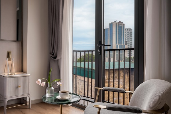 Executive Double or Twin Room | Bar mini, peti besi dalam bilik, meja, ruang kerja komputer riba