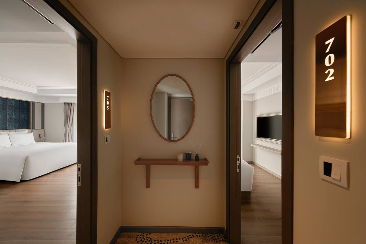 Executive Room, Connecting Rooms | Minibar, in-room safe, desk, laptop workspace