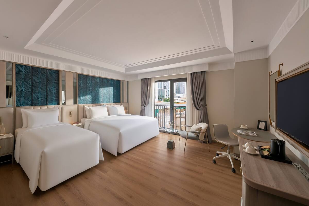 Minibar, in-room safe, desk, laptop workspace