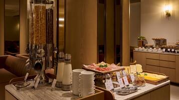 Desayuno buffet (VND 300000 por persona)