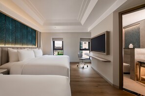 Deluxe Triple Room | Minibar, in-room safe, desk, laptop workspace