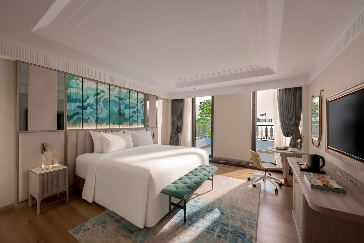 Signature Suite, Partial Lake View | Minibar, in-room safe, desk, laptop workspace